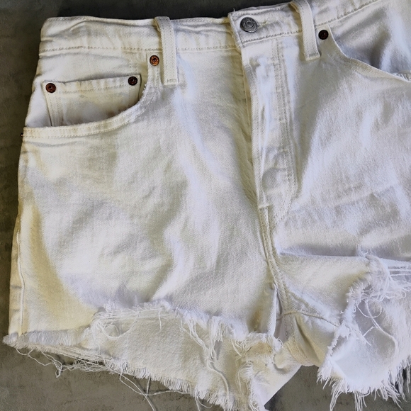 Levi's 501 Distressed Denim Shorts Womens 31 Waist White Button Fly 2" Inseam - Picture 3 of 12